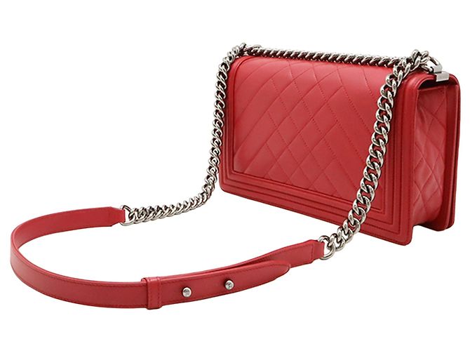 Borsa a tracolla Chanel Medium Boy Flap in agnello trapuntato Chevron e Diamond rosso - vista 2