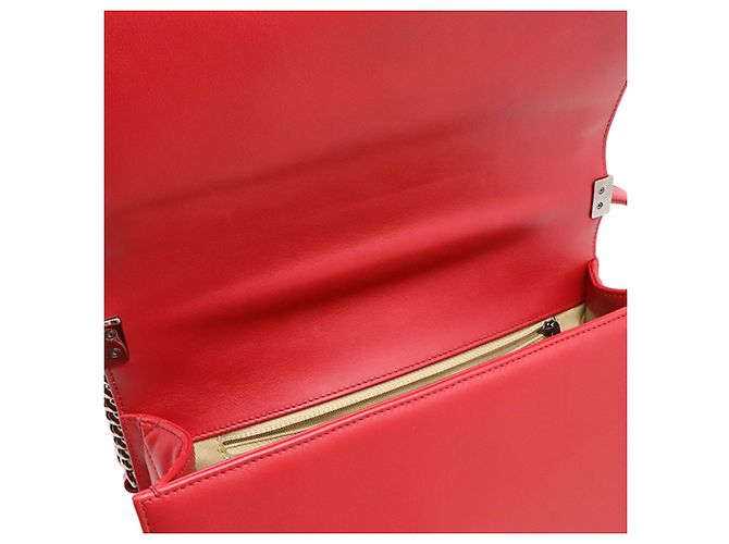 Borsa a tracolla Chanel Medium Boy Flap in agnello trapuntato Chevron e Diamond rosso - vista 4