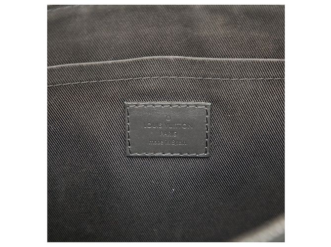 Pochette Louis Vuitton Monogram Shadow Discovery nera Nero - vista 5