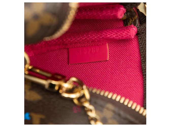 Borsa mini pochette accessori Louis Vuitton Monogram Vivienne Christmas Roller Coaster marrone - vista 5