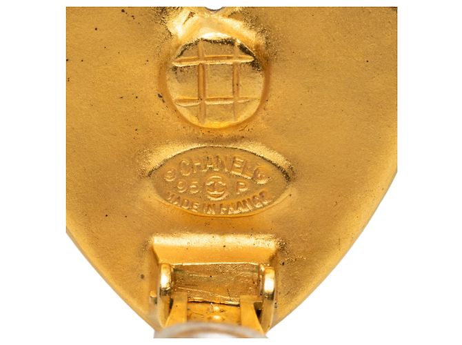 Orecchini a cerchio a cuore Chanel CC placcati oro D'oro - vista 3
