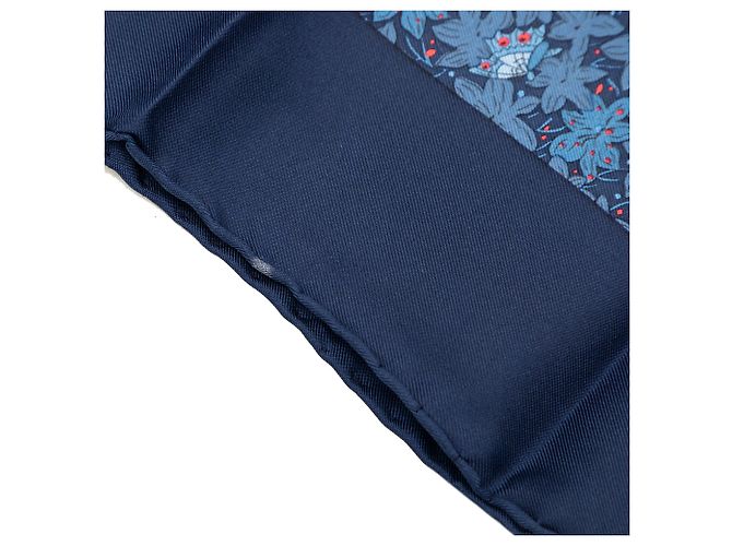 Sciarpa in seta 90 Hermès blu con fiori e farfalle - vista 6
