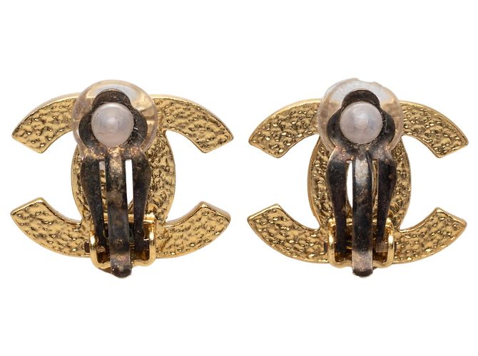 Orecchini a clip Chanel CC placcati oro e perle finte dorate D'oro - vista 2