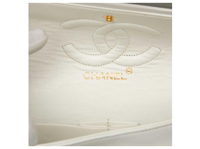 Borsa a tracolla Chanel Medium Classic Lambskin Double Flap bianca Bianco - vista 5