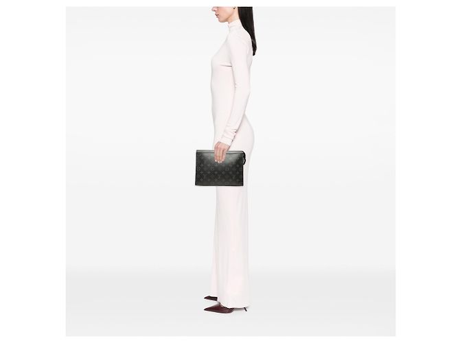 Clutch Pochette Voyage MM Monogram Eclipse nera Louis Vuitton Nero - vista 6