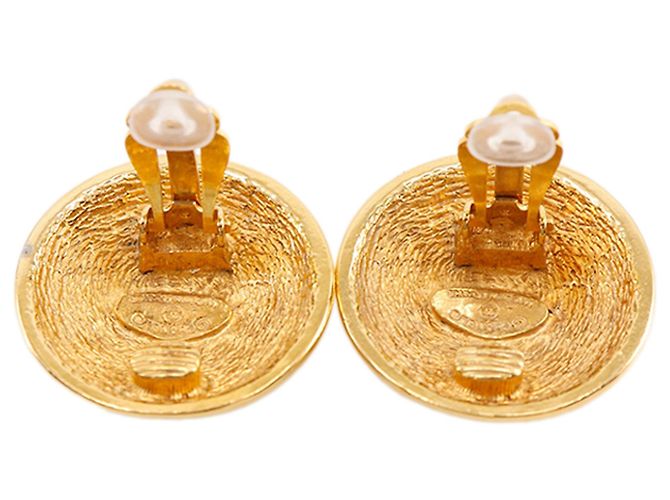 Orecchini a cerchio trapuntati Chanel CC placcati oro D'oro - vista 2