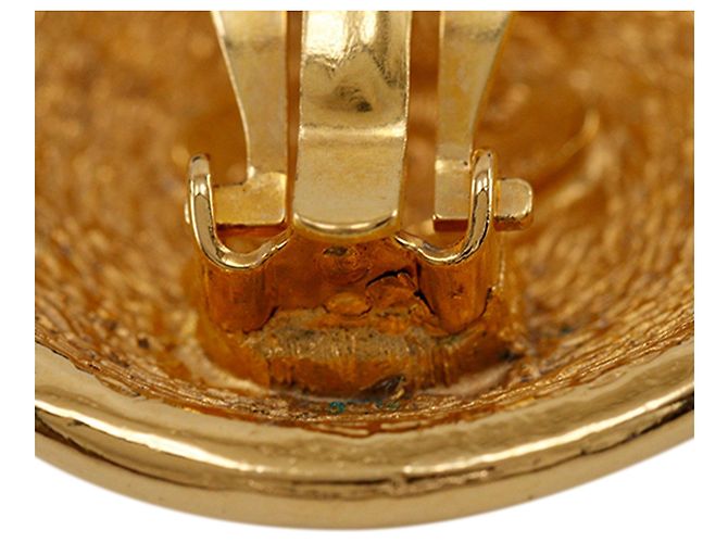 Orecchini a cerchio trapuntati Chanel CC placcati oro D'oro - vista 7