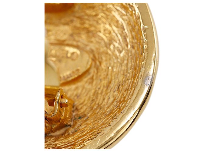 Orecchini a cerchio trapuntati Chanel CC placcati oro D'oro - vista 9