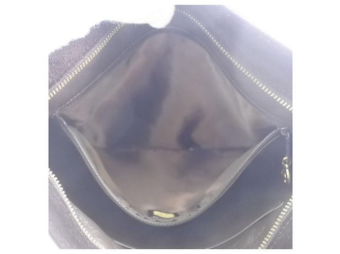 Bolsa transversal Chanel em camurça acolchoada marrom com tassel - vista 5