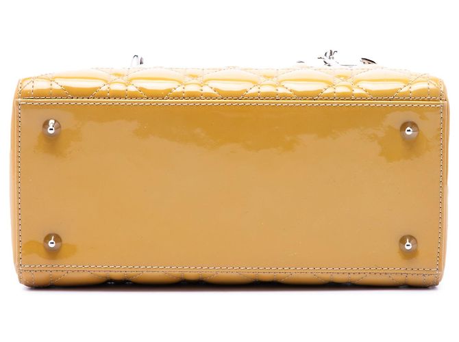 Borsa Lady Dior Medium in vernice cannage giallo - vista 3