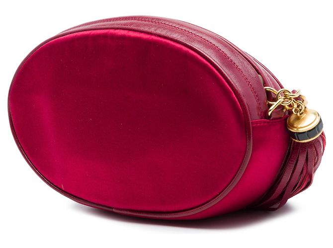 Borsa a tracolla ovale in scamosciato rosso con emblema CC e nappa Chanel - vista 2