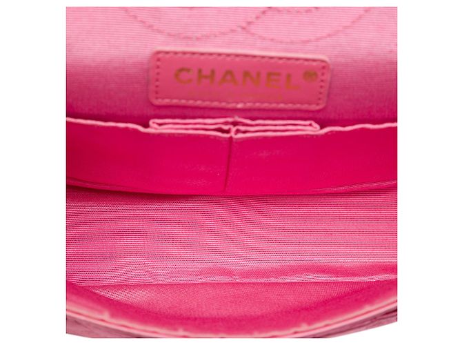 Borsa a tracolla Chanel Coco Croc Reissue 2.55 Double Flap in raso trapuntato rosa 224 - vista 4