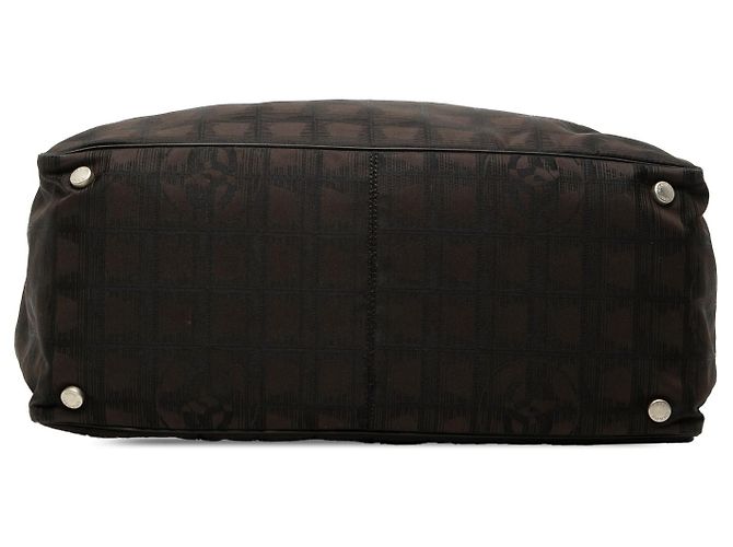Tote in nylon Chanel New Travel Line marrone - vista 3