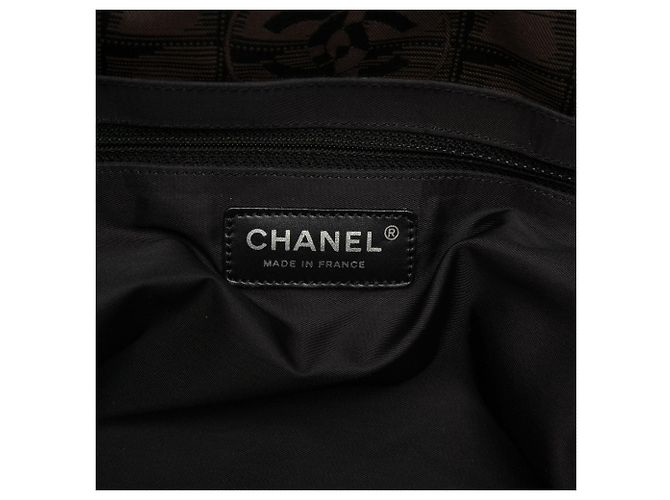 Tote in nylon Chanel New Travel Line marrone - vista 5