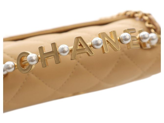 Bolsa Chanel CC de pele de cordeiro acolchoada bege com pérolas falsas e alça de mão - vista 5