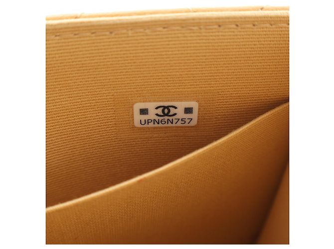Bolsa Chanel CC de pele de cordeiro acolchoada bege com pérolas falsas e alça de mão - vista 6