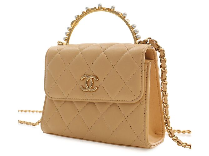 Bolsa Chanel CC de pele de cordeiro acolchoada bege com pérolas falsas e alça de mão - vista 8