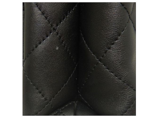 Borsa a tracolla Chanel Medium in agnello trapuntato nero con logo e catena - vista 15