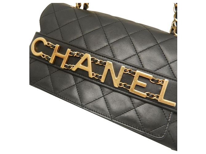 Borsa a tracolla Chanel Medium in agnello trapuntato nero con logo e catena - vista 19