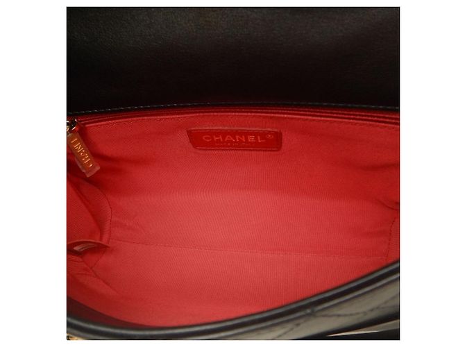 Borsa a tracolla Chanel Medium in agnello trapuntato nero con logo e catena - vista 6