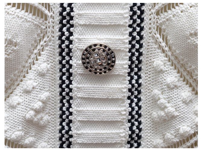 Weiß-schwarzer Chanel V-Ausschnitt Cardigan Größe FR 34 - Ansicht 6