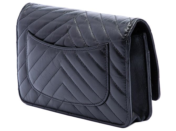 Borsa a tracolla Chanel Reissue 2.55 Chevron in pelle di vitello invecchiata nera Wallet on Chain Nero - vista 2