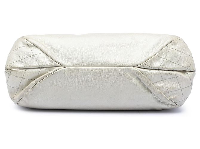 Borsa a tracolla Chanel CC Caviar Bianca Bianco - vista 3