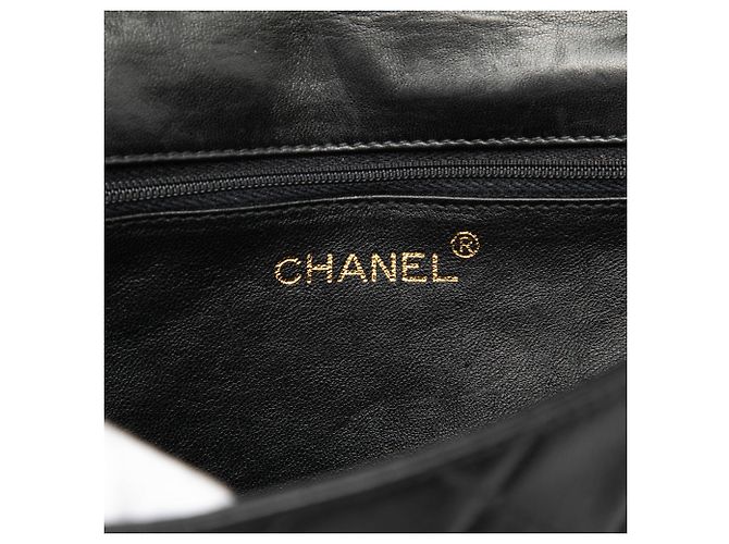 Borsa a tracolla Chanel in agnello trapuntato nero con nappa - vista 5