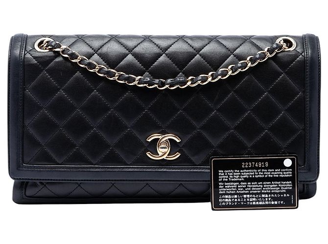 Bolsa de Ombro Chanel Jumbo em pele de cordeiro acolchoada preta com aba e 3 compartimentos Preto - vista 7