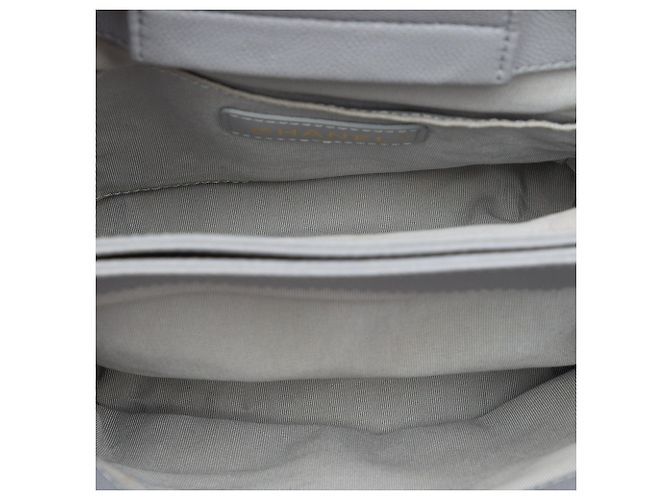 Borsa bucket con manico a catena e sciarpa Chanel CC trapuntato Caviar grigio - vista 4