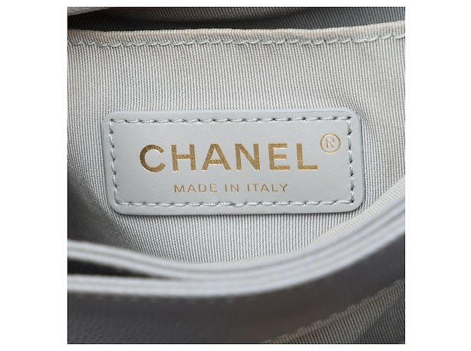 Borsa bucket con manico a catena e sciarpa Chanel CC trapuntato Caviar grigio - vista 5