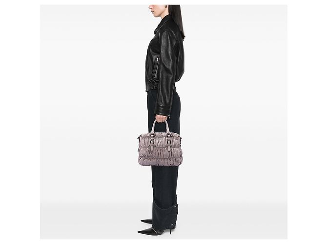 Bolsa satchel em nappa gaufre cinza Prada - vista 6