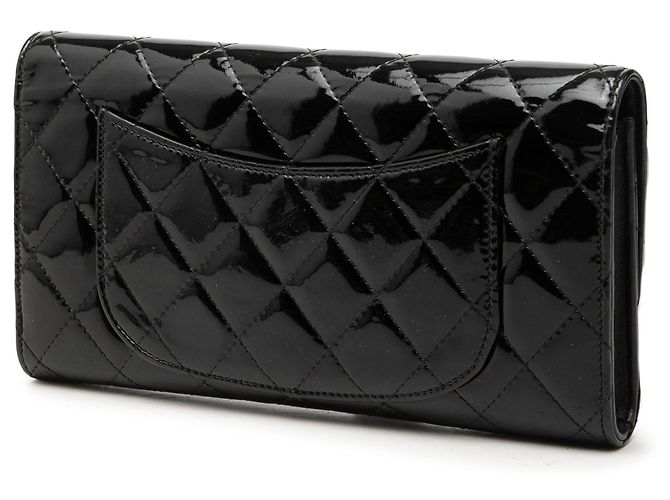 Cartera larga Chanel CC de charol acolchado negro - vista 2