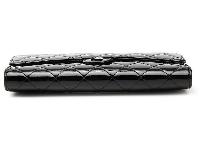 Cartera larga Chanel CC de charol acolchado negro - vista 3