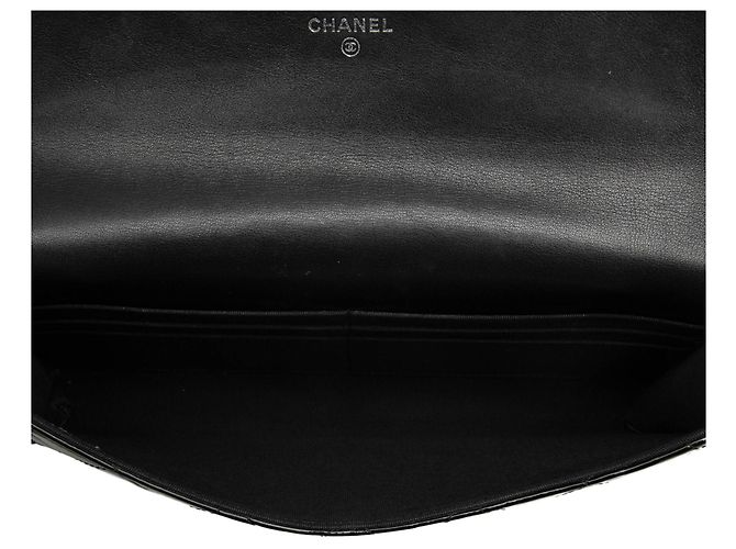 Cartera larga Chanel CC de charol acolchado negro - vista 4