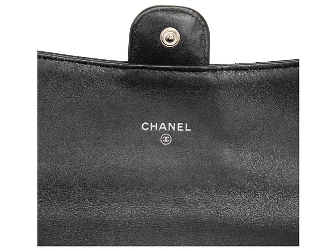 Cartera larga Chanel CC de charol acolchado negro - vista 5