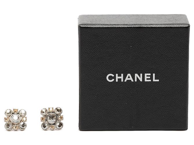 Orecchini a bottone floreali in strass e ottone argentato Chanel Argento - vista 4