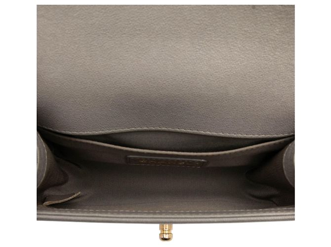 Le Boy Bolsa Tiracolo Chanel Boy Flap Small em couro caviar matelassé marrom - vista 4