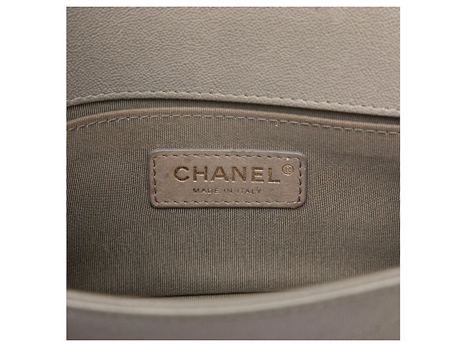 Le Boy Bolsa Tiracolo Chanel Boy Flap Small em couro caviar matelassé marrom - vista 5