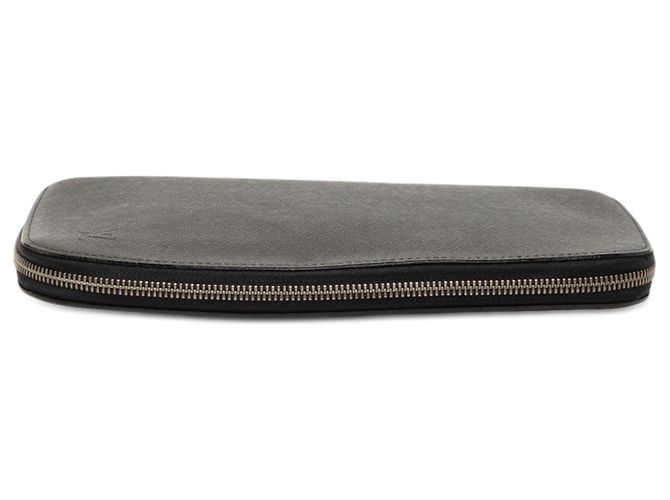 Schwarzer Louis Vuitton Taiga Atoll Organizer - Ansicht 3