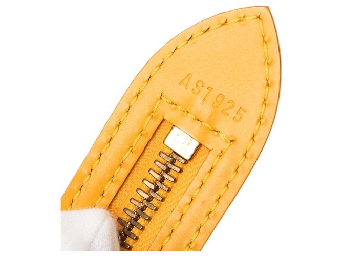 Borsa a tracolla Louis Vuitton Epi Saint Jacques PM gialla con tracolla lunga Giallo - vista 6