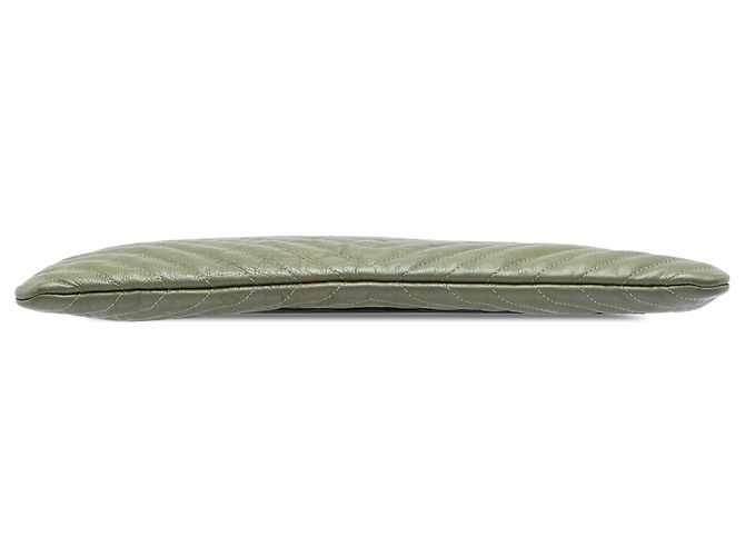 Clutch Chanel Large CC Chevron Calfskin O Case Verde - vista 3