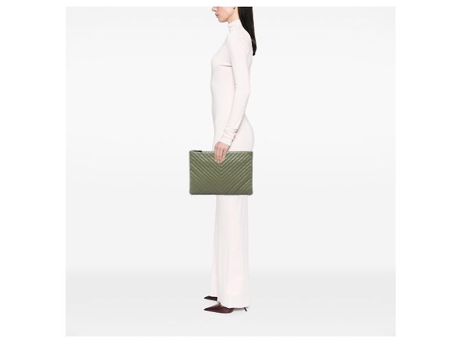 Clutch Chanel Large CC Chevron Calfskin O Case Verde - vista 5