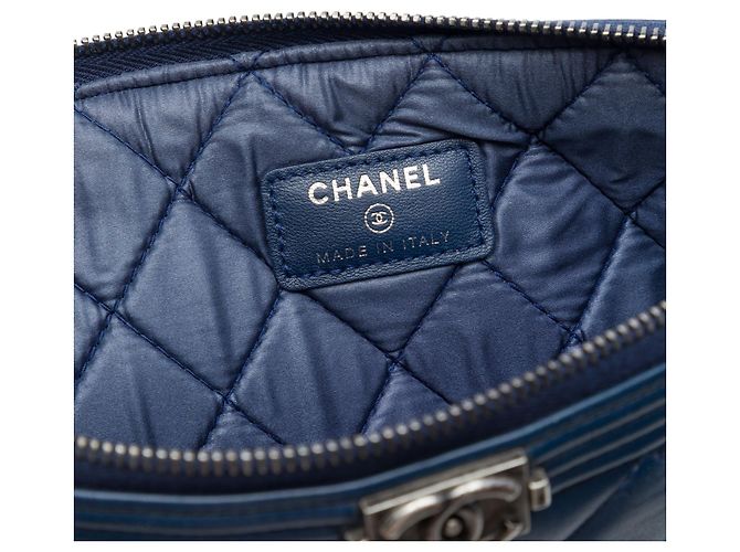 Clutch Chanel Boy O Case Medium Quilted Lambskin Blu - vista 5