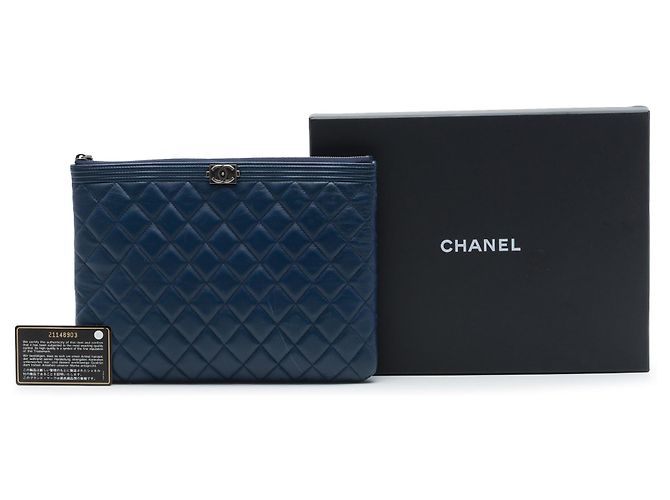 Clutch Chanel Boy O Case Medium Quilted Lambskin Blu - vista 7