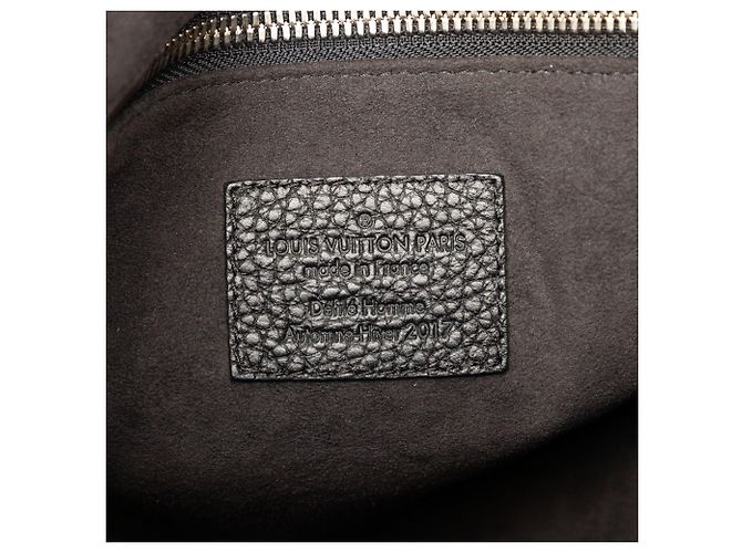 Borsa Tote Louis Vuitton Taurillon East Side MM nera Nero - vista 5