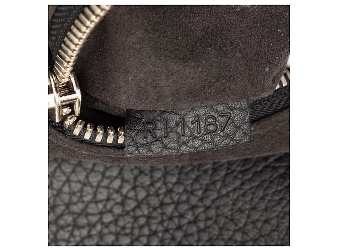 Borsa Tote Louis Vuitton Taurillon East Side MM nera Nero - vista 6