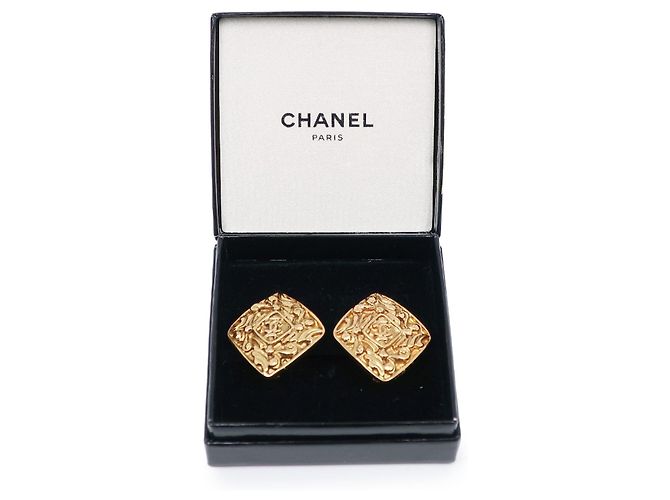 Orecchini a clip Chanel CC placcati in oro e diamanti D'oro - vista 6