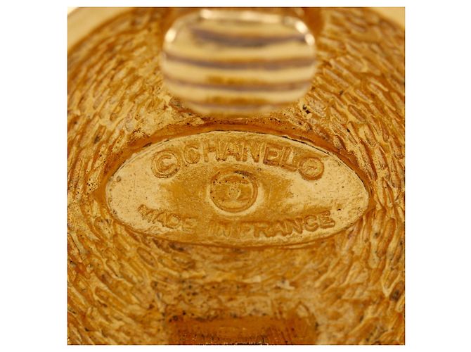 Orecchini a cerchio Chanel CC trapuntati placcati oro D'oro - vista 5