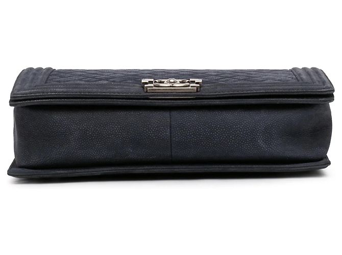Borsa a tracolla Chanel Large Boy Flap in caviar trapuntato iridescente blu - vista 3